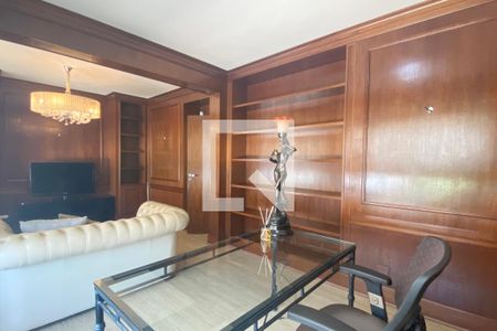 Casa de condomínio à venda com 450m², 4 quartos e 4 vagasEscritório