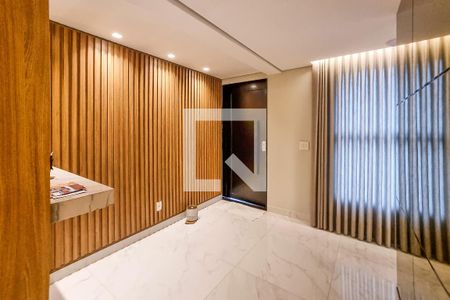 Casa de condomínio à venda com 550m², 6 quartos e 4 vagas Casa de condomínio à venda com 550m², 6 quartos e 4 vagasHall de Entrada