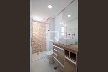 Banheiro de apartamento para alugar com 2 quartos, 53m² em Pestana, Osasco
