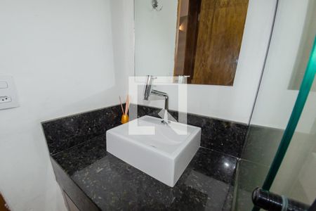 Casa para alugar com 300m², 4 quartos e 2 vagasBanheiro social