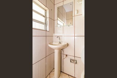 Banheiro de casa à venda com 1 quarto, 67m² em Rubem Berta, Porto Alegre