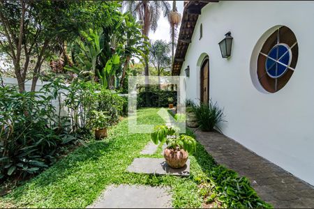 Casa à venda com 320m², 4 quartos e 5 vagas Casa à venda com 320m², 4 quartos e 5 vagasFachada