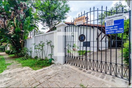 Casa à venda com 320m², 4 quartos e 5 vagas Casa à venda com 320m², 4 quartos e 5 vagasFachada