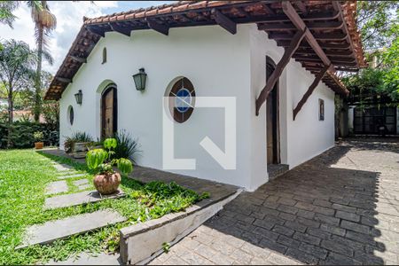 Casa à venda com 320m², 4 quartos e 5 vagas Casa à venda com 320m², 4 quartos e 5 vagasFachada