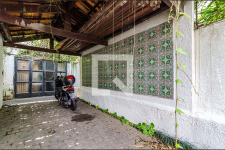 Casa à venda com 320m², 4 quartos e 5 vagas Casa à venda com 320m², 4 quartos e 5 vagasGaragem