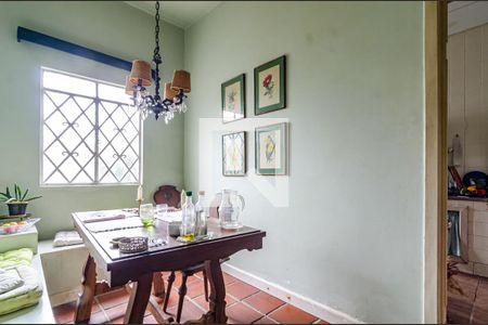 Casa à venda com 320m², 4 quartos e 5 vagas Casa à venda com 320m², 4 quartos e 5 vagasCopa