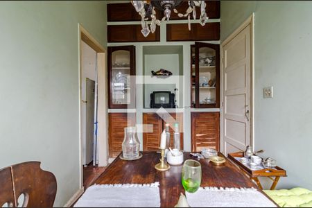 Casa à venda com 320m², 4 quartos e 5 vagas Casa à venda com 320m², 4 quartos e 5 vagasCopa