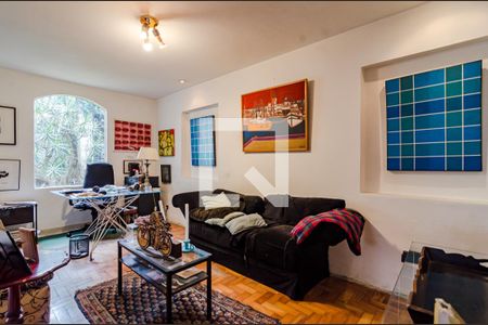 Casa à venda com 320m², 4 quartos e 5 vagas Casa à venda com 320m², 4 quartos e 5 vagasEscritório