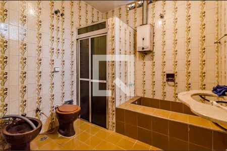 Casa à venda com 320m², 4 quartos e 5 vagas Casa à venda com 320m², 4 quartos e 5 vagasBanheiro da suíte 1