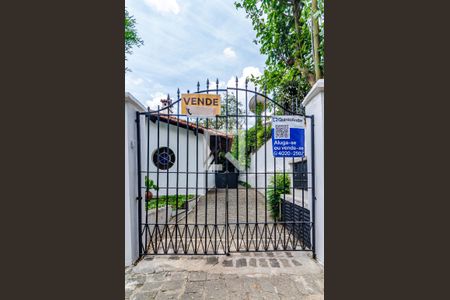 Casa à venda com 320m², 4 quartos e 5 vagas Casa à venda com 320m², 4 quartos e 5 vagasFachada