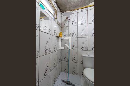 Casa à venda com 134m², 2 quartos e 2 vagasBanheiro da Edícula 1