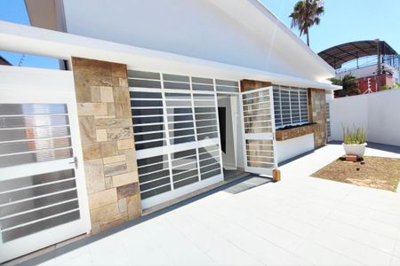 Casa para alugar com 355m², 4 quartos e 6 vagasQuintal frente 