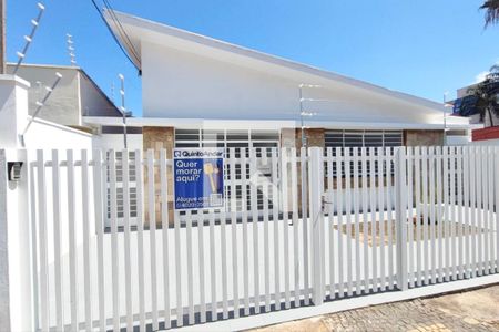Casa para alugar com 355m², 4 quartos e 6 vagasPlaca instalada no imovel