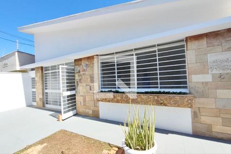 Casa para alugar com 355m², 4 quartos e 6 vagasQuintal Frente