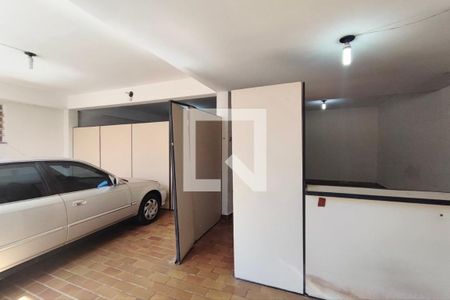 Casa para alugar com 355m², 4 quartos e 6 vagasGaragem piso inferior