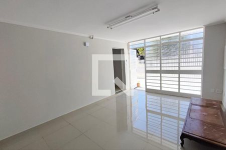 Casa para alugar com 355m², 4 quartos e 6 vagasGaragem coberta 