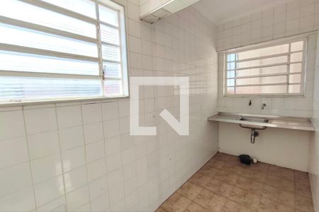 Casa para alugar com 355m², 4 quartos e 6 vagascozinha edicula