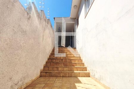 Casa para alugar com 355m², 4 quartos e 6 vagasEscada Quintal 