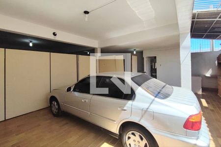 Casa para alugar com 355m², 4 quartos e 6 vagasGaragem piso inferior