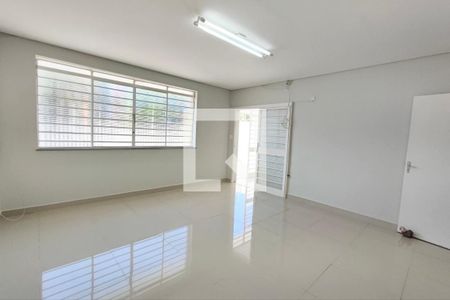 Sala de estar de casa para alugar com 4 quartos, 355m² em Vila Lemos, Campinas
