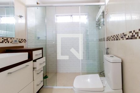 Casa de condomínio para alugar com 140m², 3 quartos e 1 vaga Casa de condomínio para alugar com 140m², 3 quartos e 1 vagaBanheiro da Suíte