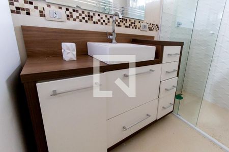 Casa de condomínio para alugar com 140m², 3 quartos e 1 vaga Casa de condomínio para alugar com 140m², 3 quartos e 1 vagaDetalhe do banheiro