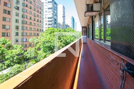 Apartamento à venda com 140m², 2 quartos e sem vagaSacada entre Quartos