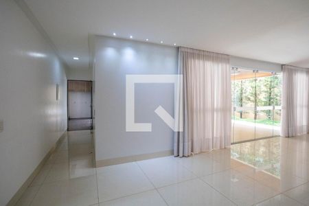 Sala de casa de condomínio para alugar com 5 quartos, 450m² em Alphaville Flamboyant Residencial Araguaia, Goiânia