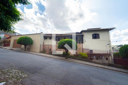 Casa à venda com 486m², 4 quartos e 4 vagasFachada