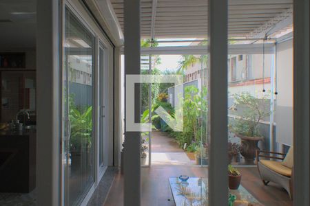 Casa à venda com 189m², 2 quartos e 4 vagasSuíte - Vista