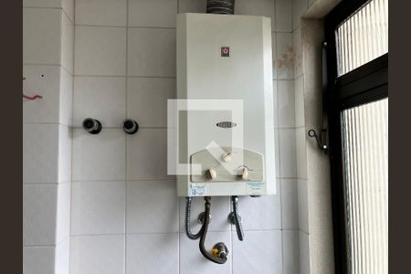 Chuveiro de apartamento para alugar com 2 quartos, 68m² em Centro, Florianópolis