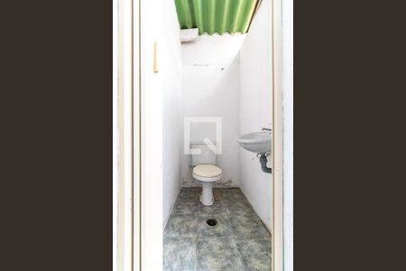 Casa para alugar com 100m², 2 quartos e 2 vagasBanheiro de Serviço