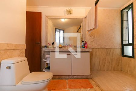 Apartamento à venda com 230m², 5 quartos e 3 vagas Apartamento à venda com 230m², 5 quartos e 3 vagasBanheiro da Suíte 1