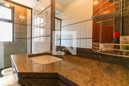 Apartamento à venda com 230m², 5 quartos e 3 vagas Apartamento à venda com 230m², 5 quartos e 3 vagasBanheiro da Suíte 2