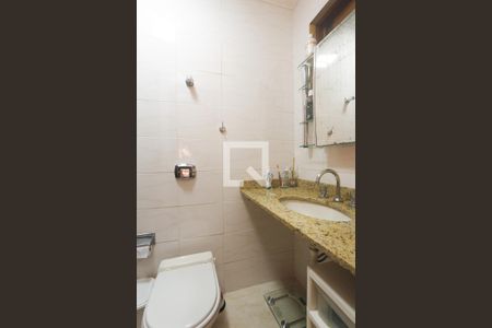 Banheiro suite de casa à venda com 3 quartos, 161m² em Jardim Itu, Porto Alegre