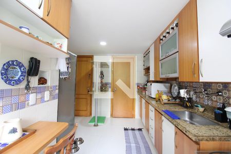 Apartamento à venda com 101m², 3 quartos e 2 vagasCozinha