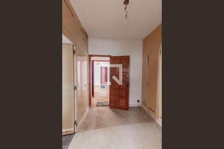 Casa à venda com 407m², 5 quartos e 4 vagas Casa à venda com 407m², 5 quartos e 4 vagasCloset da suíte