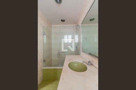 Casa à venda com 407m², 5 quartos e 4 vagas Casa à venda com 407m², 5 quartos e 4 vagasBanheiro Social