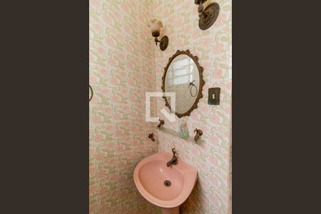 Casa à venda com 407m², 5 quartos e 4 vagas Casa à venda com 407m², 5 quartos e 4 vagasLavabo - Piso 1