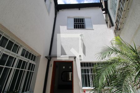 Fachada de casa para alugar com 2 quartos, 110m² em Jardim Alzira, São Paulo