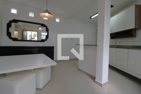 Cozinha de casa para alugar com 2 quartos, 110m² em Jardim Alzira, São Paulo