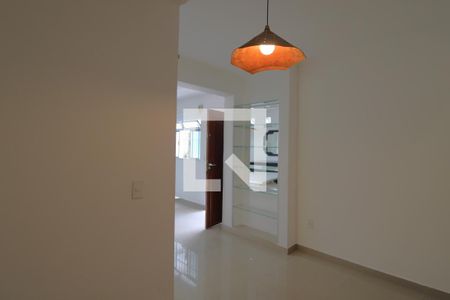Sala de casa para alugar com 2 quartos, 110m² em Jardim Alzira, São Paulo
