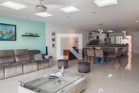 Sala de casa à venda com 4 quartos, 360m² em Jardim Guanabara, Rio de Janeiro