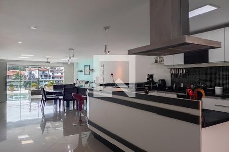 Sala de casa à venda com 4 quartos, 360m² em Jardim Guanabara, Rio de Janeiro