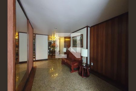 Apartamento à venda com 75m², 2 quartos e 1 vaga Apartamento à venda com 75m², 2 quartos e 1 vagaHall