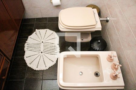 Casa à venda com 500m², 4 quartos e 8 vagasBanheiro da Suíte 3