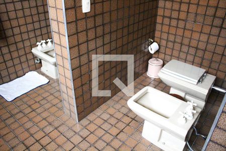 Casa à venda com 500m², 4 quartos e 8 vagasBanheiro da Suíte 1