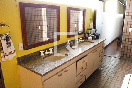 Casa à venda com 500m², 4 quartos e 8 vagasBanheiro da Suíte 1