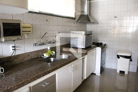 Casa à venda com 500m², 4 quartos e 8 vagasCozinha