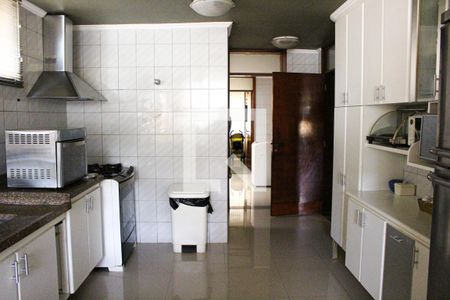 Casa à venda com 500m², 4 quartos e 8 vagasCozinha
